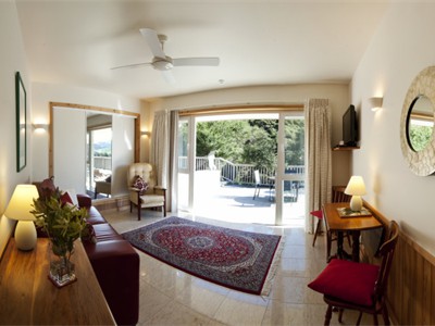  LODGE GUEST SITTING ROOM